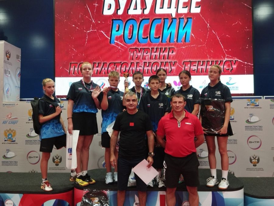 Павел Вяткин победитель, Матвей Пестелев и Злата Мизгирёва - бронзовые призёры юношеского турнира «Будущее России»