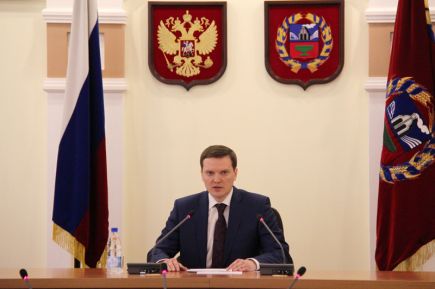 Заместитель губернатора Даниил Бессарабов вручил награды лауреатам краевого конкурса спортивной журналистики (фото).