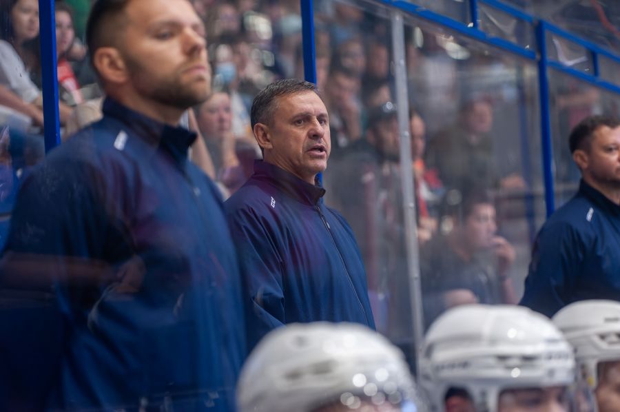 Обновленная барнаульская команда под руководством нового главного тренера Дмитрия Пархоменко предстала перед своими болельщиками на Кубке губернатора Алтайского края. Фото: ХК "Динамо-Алтай"