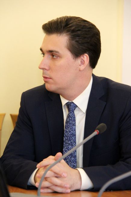 Заместитель губернатора Даниил Бессарабов вручил награды лауреатам краевого конкурса спортивной журналистики (фото).