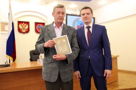 Заместитель губернатора Даниил Бессарабов вручил награды лауреатам краевого конкурса спортивной журналистики (фото).