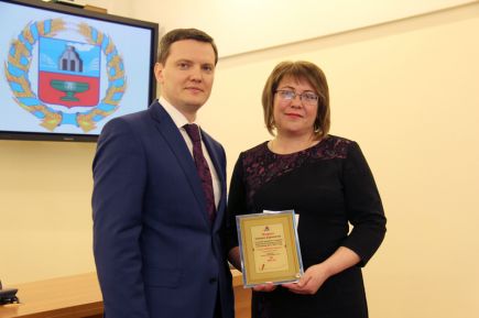 Заместитель губернатора Даниил Бессарабов вручил награды лауреатам краевого конкурса спортивной журналистики (фото).