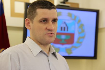 Заместитель губернатора Даниил Бессарабов вручил награды лауреатам краевого конкурса спортивной журналистики (фото).