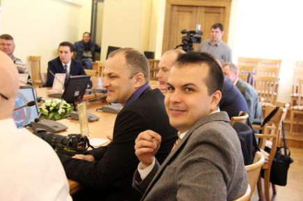 Заместитель губернатора Даниил Бессарабов вручил награды лауреатам краевого конкурса спортивной журналистики (фото).