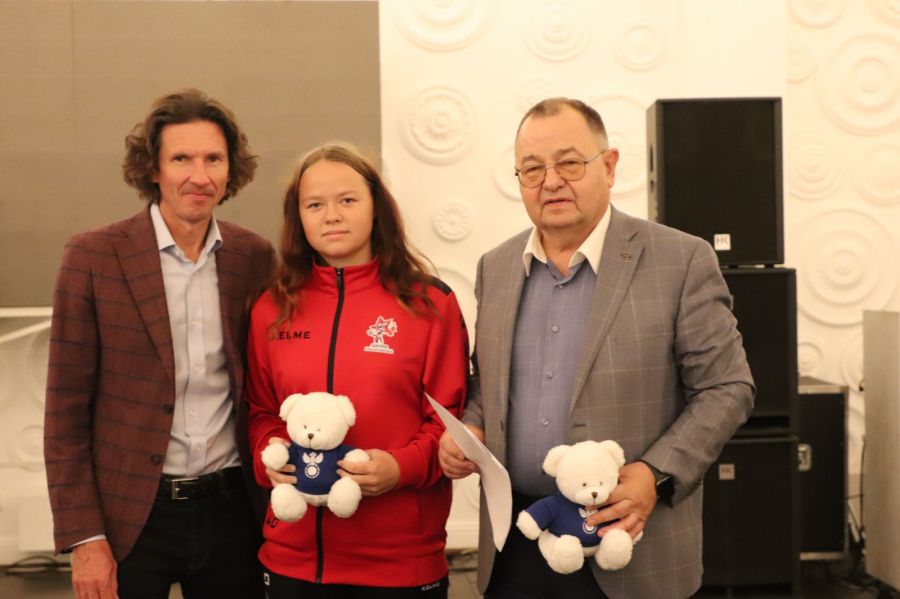 Команду ампутантов  «Динамо-Алтай» поздравили в Парке спорта Алексея Смертина с титулом чемпиона России, а девичью команду «Алтай» - с победой на зональном этапе первенства ЮФЛ 