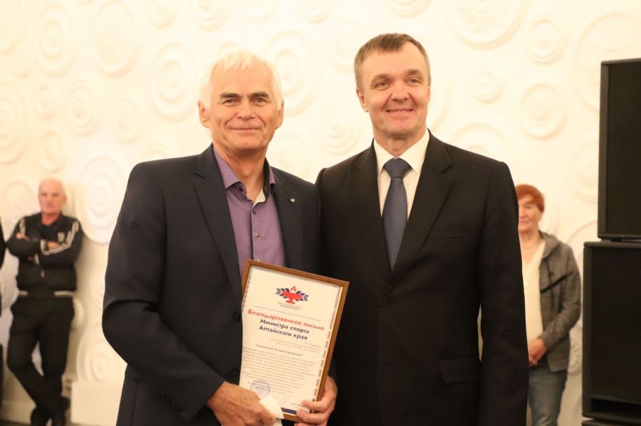 Команду ампутантов  «Динамо-Алтай» поздравили в Парке спорта Алексея Смертина с титулом чемпиона России, а девичью команду «Алтай» - с победой на зональном этапе первенства ЮФЛ 