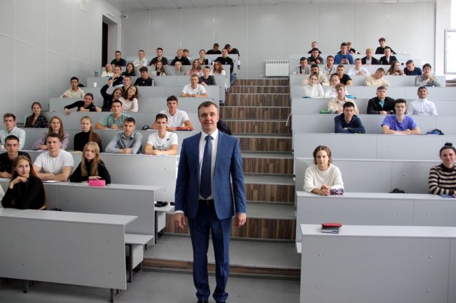 «Дисциплина – ключ к успеху». Министр спорта Алтайского края Максим Рябцев встретился со студентами педуниверситета 