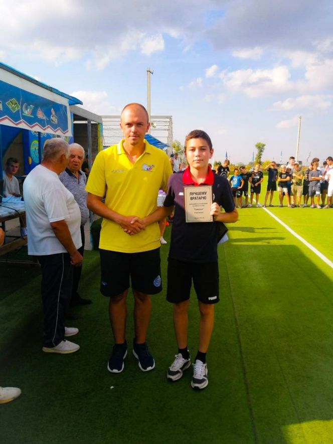 Хоккеист команды «Юность Алтая» Тимофей Зайко стал лучшим вратарём всероссийского турнира «Травушка»