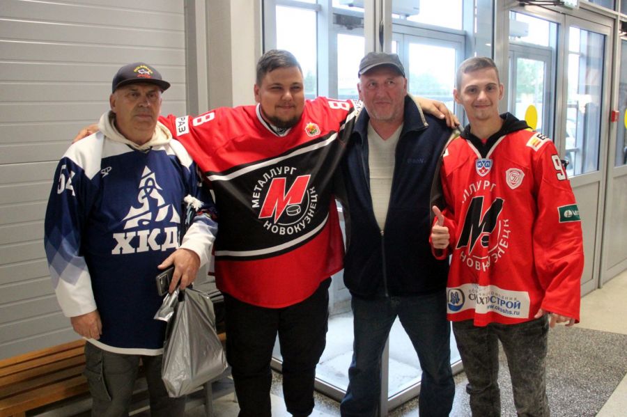 Первая победа на «Шёлковом пути». Хоккеисты «Динамо-Алтая» обыграли новокузнецкий «Металлург» в дебютном домашнем матче ВХЛ