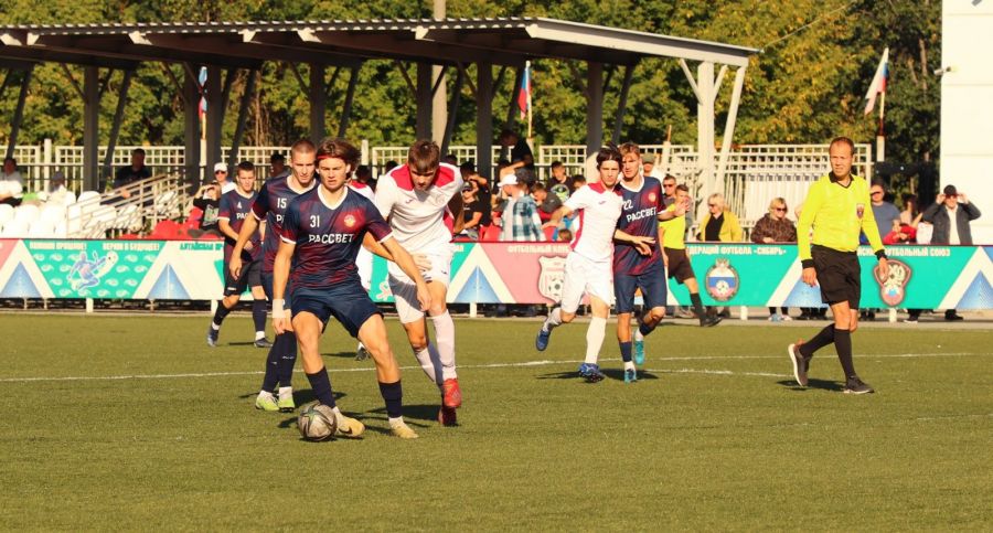 Фрагменты матча "Полимер" - "Рассвет". Фото: Дмитрий Заречнев