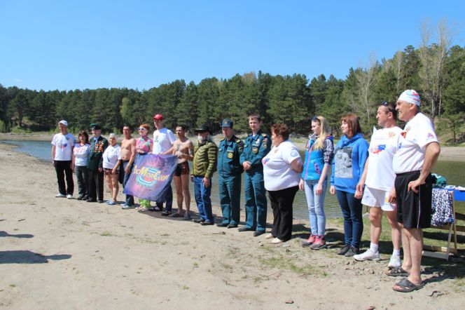В Барнауле стартовал двухсуточный эстафетный заплыв в холодной воде «Доплыть до Победы» (фото).
