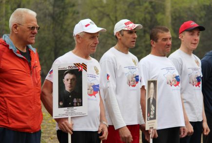 В Барнауле участники двухсуточного заплыва в холодной воде «Доплыть до Победы» преодолели более 150 км (фото).