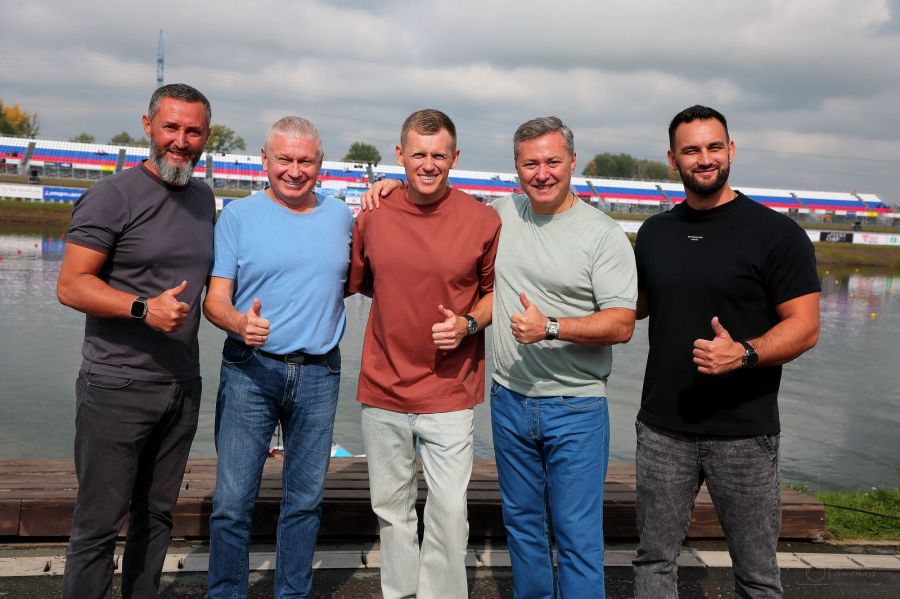 Основатели AAACUP и руководитель федерации гребли на байдарках и каноэ Алтайского края Юрий Шамков на барнаульском гребном канале. Фото: Пресс-центр AAACUP