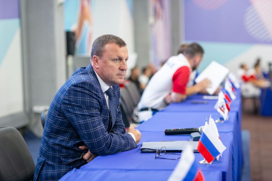 Главный судья соревнований Сергей Трескин. Фото: Новосибирская региональная федерация самбо