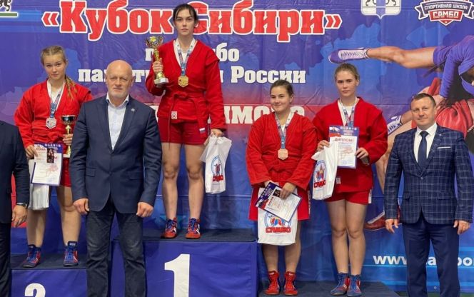 Женская сборная региона завоевала бронзу в командном зачете на Кубке Сибири. У Софьи Дмитриевой - золото