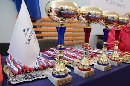 В Алтайском центре самбо прошёл межрегиональный турнир, посвящённый Дню Победы, на призы группы компаний «ТАЛТЭК» (фото).