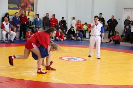 В Алтайском центре самбо прошёл межрегиональный турнир, посвящённый Дню Победы, на призы группы компаний «ТАЛТЭК» (фото).