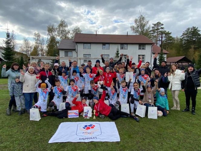 ВИДЕО. В Барнауле подвели итоги турнира памяти футбольного тренера Виталия Крючкова