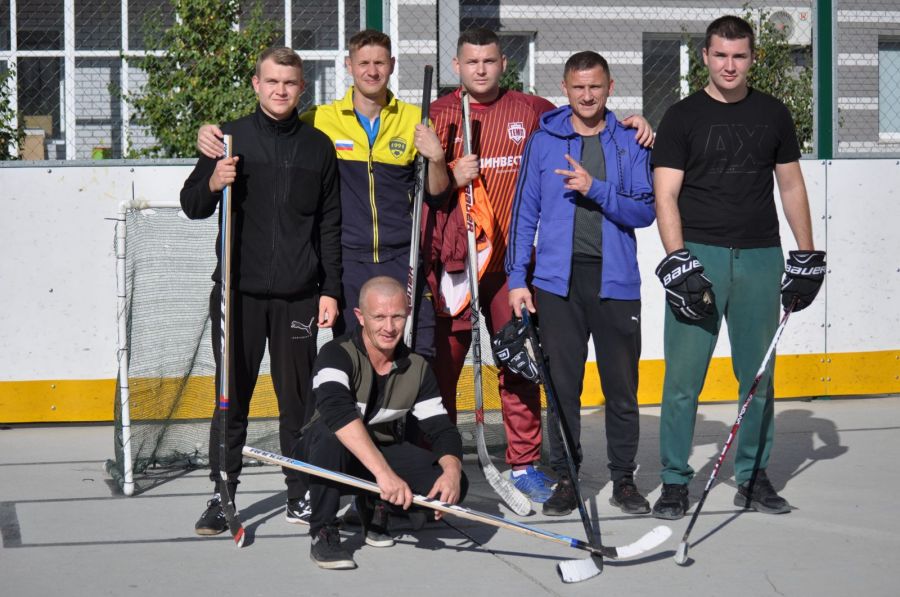 Огнеборцы не могут проиграть! В Барнауле прошёл турнир по хоккею "Настольник" среди команд МЧС