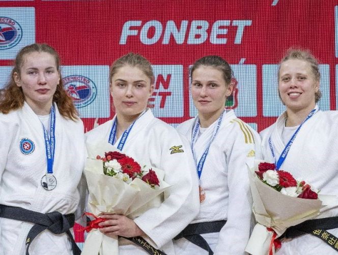 Дарья Храмойкина (слева) - серебряный призёр чемпионата России