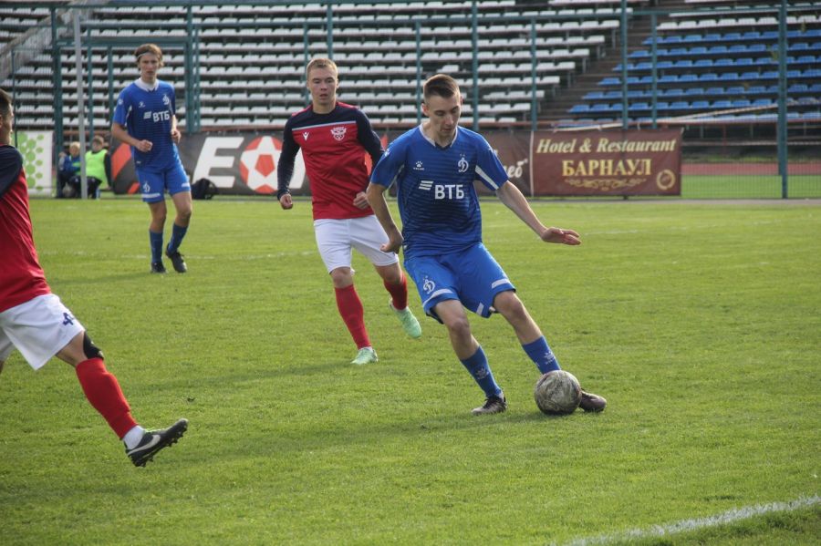 Фрагмент матча "Динамо-Барнаул-М" - "Байкал". Фото: ФК "Динамо-Барнаул"