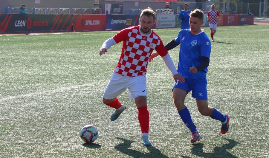 Фрагменты матча "Новосибирск-М" - "Полимер". Фото: "Алтайский спорт"