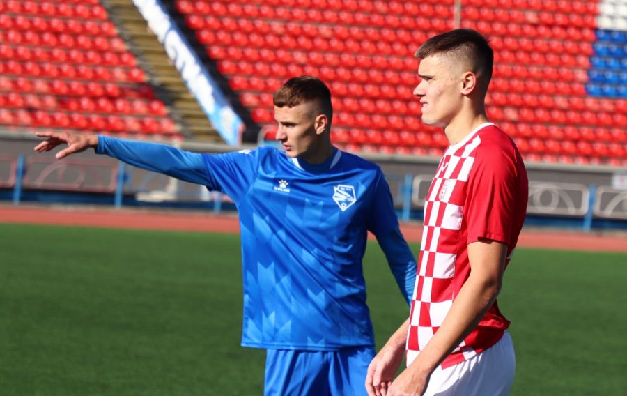 Фрагменты матча "Новосибирск-М" - "Полимер". Фото: "Алтайский спорт"