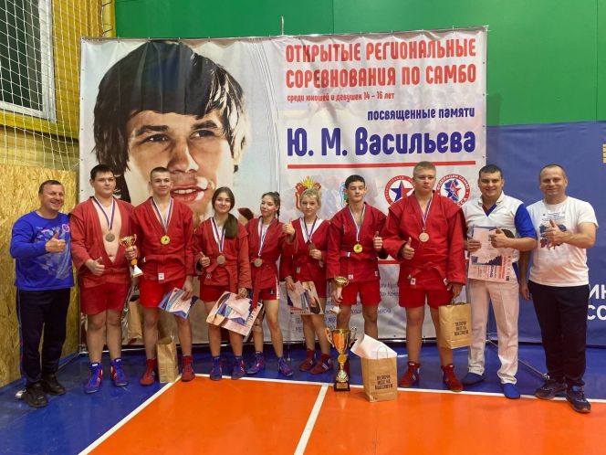 15 медалей на счету алтайских борцов по итогам юношеского турнира памяти Юрия Васильева 