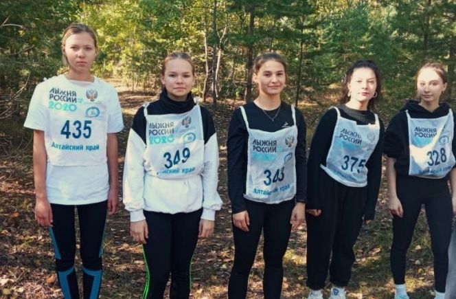 В Новичихе состоялся традиционный легкоатлетический кросс "Золотая осень"