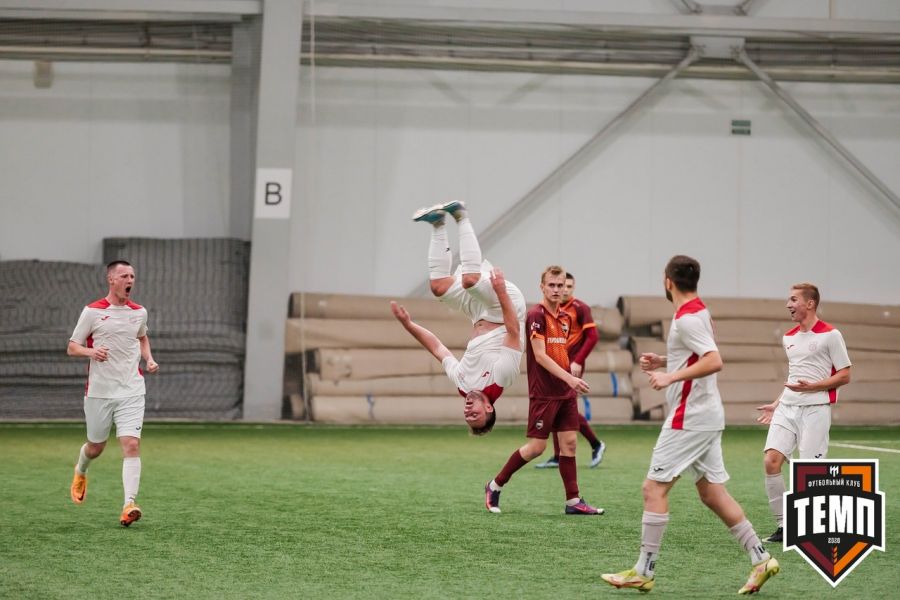 Сальто Алексея Майера после забитого мяча. Фото: Никита Сницарев