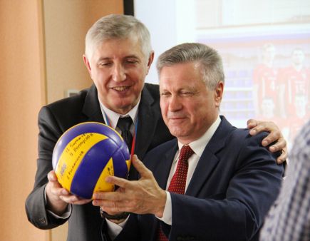 В АлтГУ состоялось чествование мужской волейбольной команды «Университет» – победителя Высшей лиги «Б» (фото).