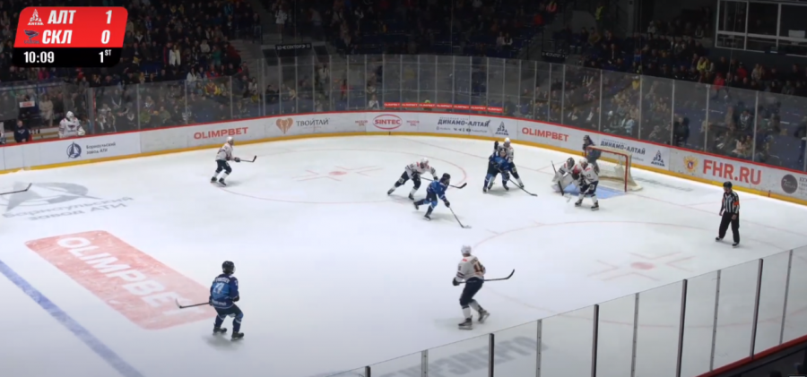 На трибуне с Александром Усачёвым. Смотрим хоккей вместе с тренером «Динамо-Алтая»