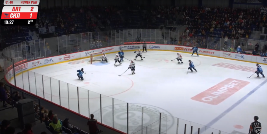 На трибуне с Александром Усачёвым. Смотрим хоккей вместе с тренером «Динамо-Алтая»