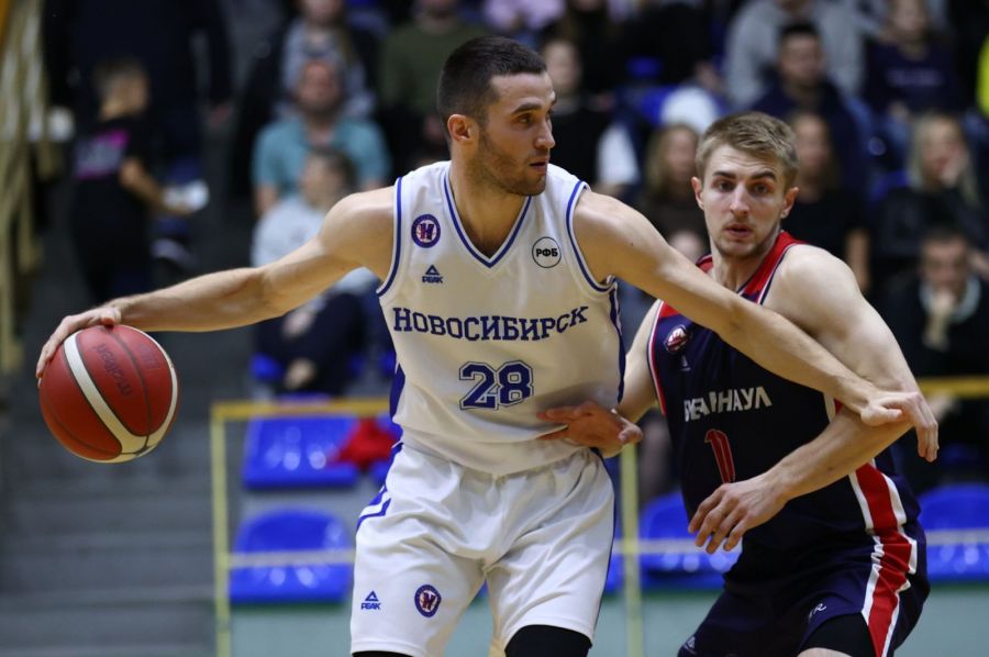 Все только начинается… В первом матче сезона в Суперлиге БК «Барнаул» уступил «Новосибирску» - 58:71