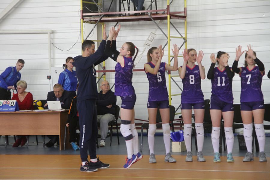 На площадке — девушки: бессменный руководитель команды «Алтай-АГАУ» отмечает юбилей