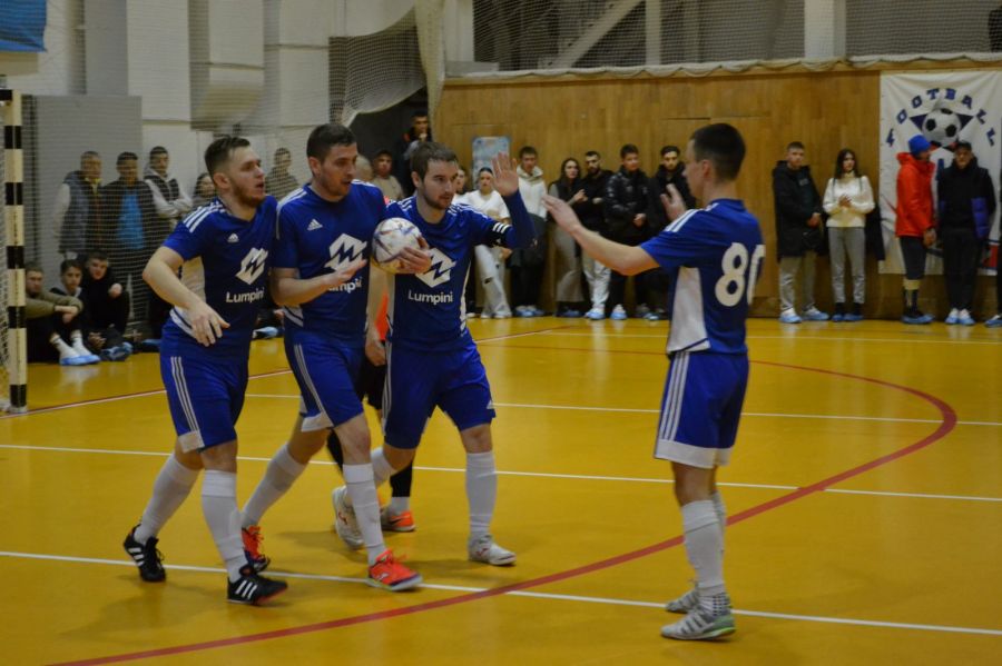 "Люмпини" и "Алейск" сыграли в финале Кубка АКАМФ по летнему-мини-футболу. Фото: Алексей Кучерявых