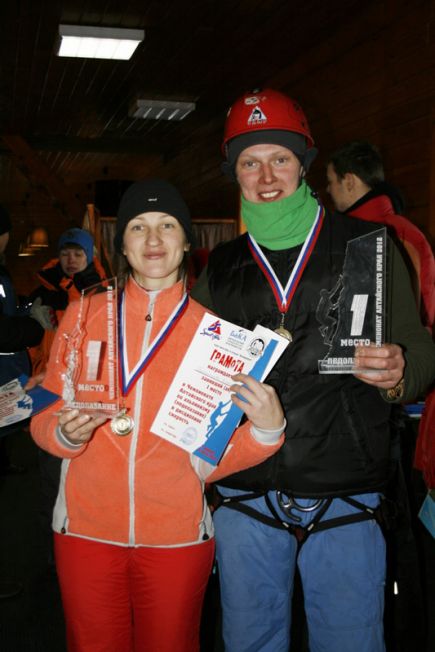 В барнаульском парке «Изумрудный» состоялось открытое первенство Алтайского края по спортивному ледолазанию.