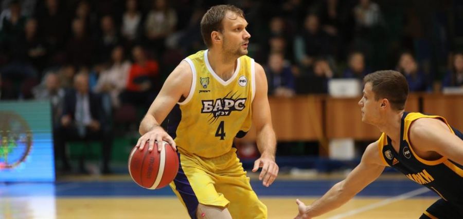 Героем встречи "БАРС-РГЭУ" с "Химками" стал защитник Максим Григорьев, хороши известный нашим болельщикам по выступлению за БК "Барнаул". Фото: сайт РФБ