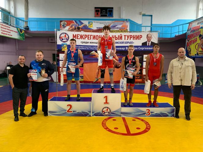 В Рубцовске завершился традиционный межрегиональный юношеский турнир борцов-классиков памяти Виктора Бочевара