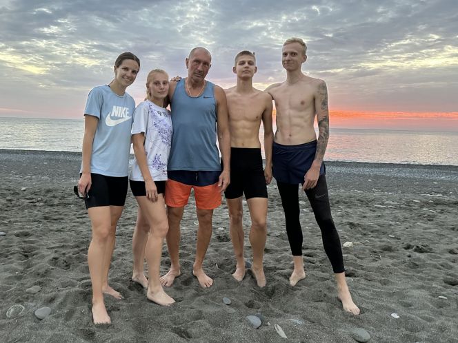 Сергей Клевцов со своей группой на сборах в Адлере