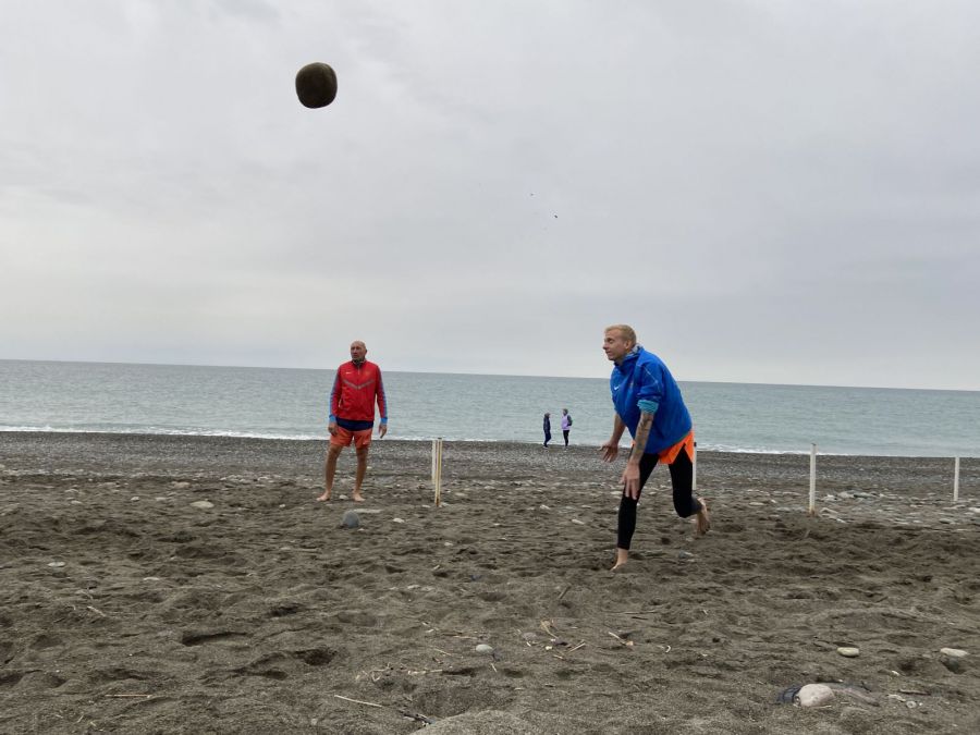 За работой на адлерском пляже Савелий Савлуков