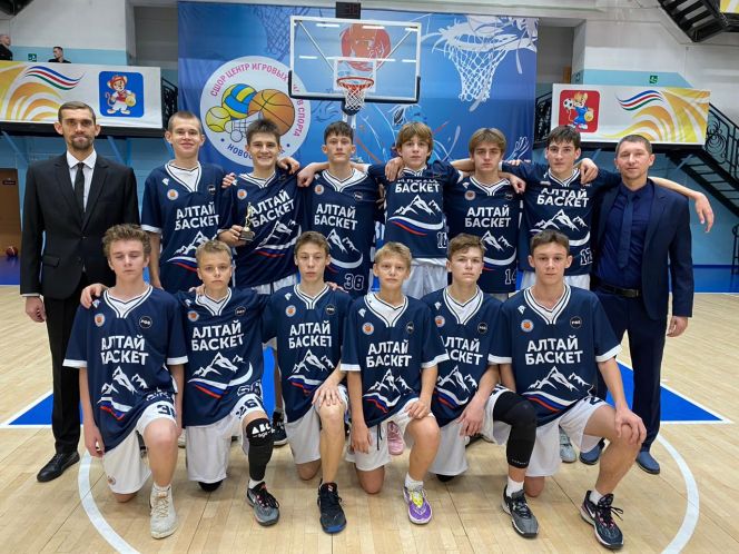Воспитанники «АлтайБаскета» – серебряные призёры межрегиональных соревнований Сибири и Дальнего Востока среди юношей до 16 лет