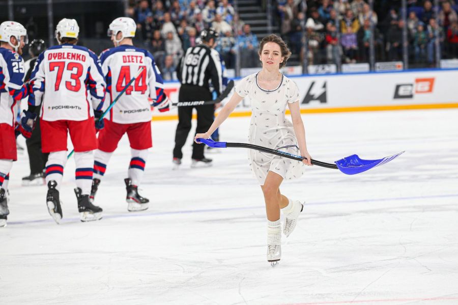 Гайдай и шайба. Как хоккейная "Сибирь" отметила день рождения 