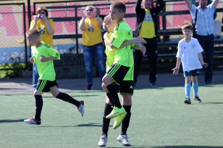 Большие звёзды светят малым