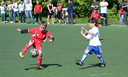 Большие звёзды светят малым