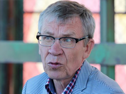 Большие звёзды светят малым