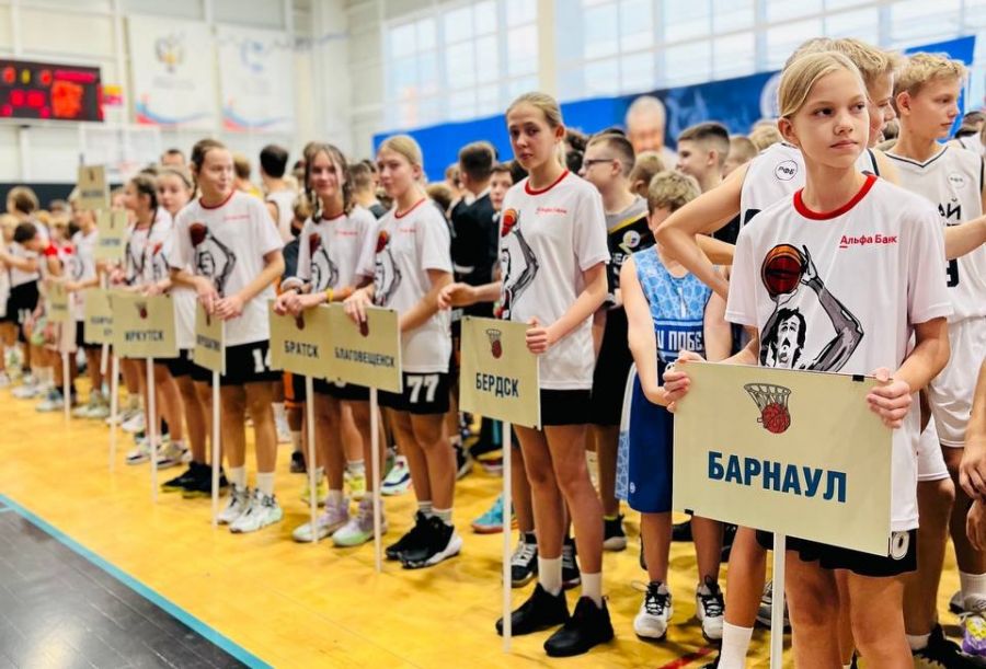 "АлтайБаскет-2006" - серебряный призер 52-го розыгрыша Кубка Сергея Белова. У "АлтайБаскета-2011" - бронза 