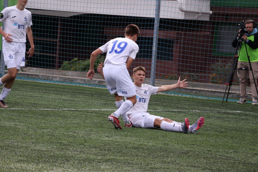 Владимир Линючев приносит "бело-голубым" победу во втором матче подряд. Фото: «Академия „Динамо“ имени Льва Яшина»