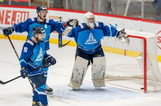 Не всё могут вратари. "Динамо-Алтай" уступил лидеру ВХЛ тюменскому "Рубину" в домашнем матче - 4:7