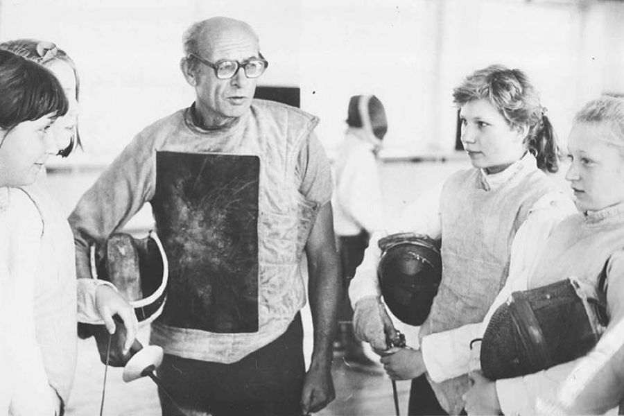 Владимир Валерианович с учениками. Фото из семейного архива Феоктистовых